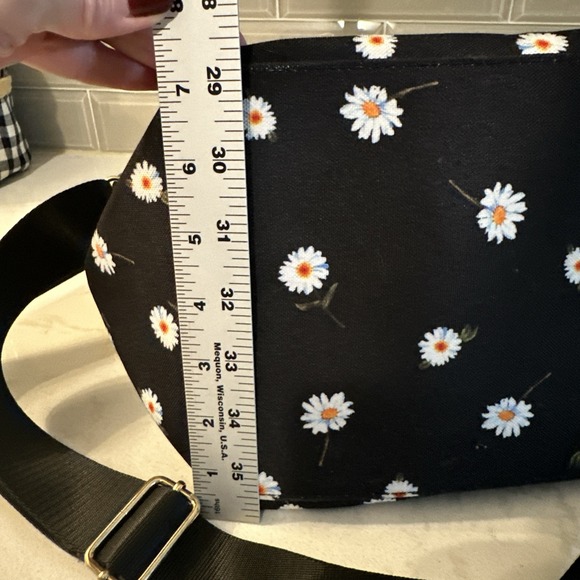 Alice + Olivia By Stacy Bendet Daisy Duffel Print Bag - Picture 7 of 11